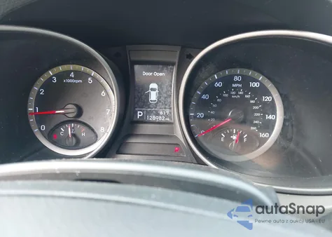 2015 Hyundai Santa Fe Sport z USA, uszkodzony, nr VIN 5XYZT3LB1FG251805